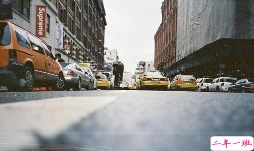 简单而又唯美有哲理的英文说说带图片 你醒在别人的梦里2