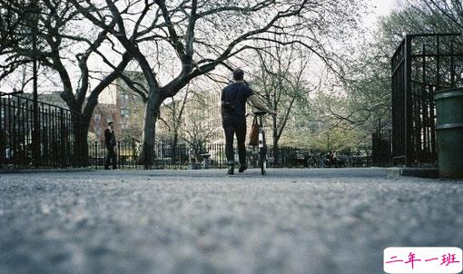 简单而又唯美有哲理的英文说说带图片 你醒在别人的梦里3