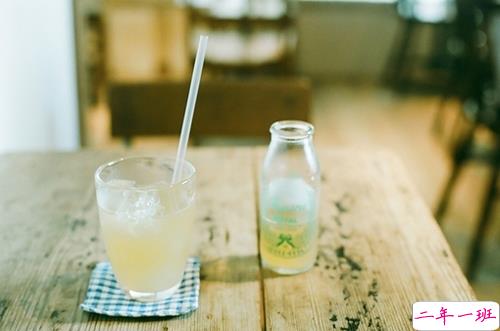 简单而又唯美有哲理的英文说说带图片 你醒在别人的梦里15