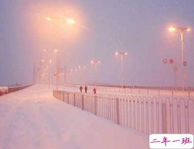 初雪的朋友圈说说怎么发 第一次下雪的可爱唯美句子1