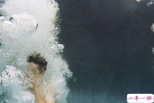 感情是最痛的一道伤疤伤感句子大全 很难过忧伤的伤感句子1