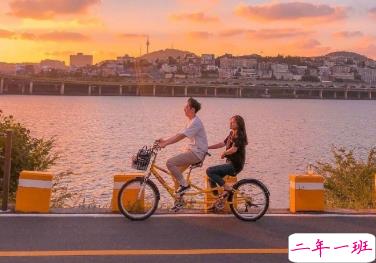 关于宇宙的浪漫哲理句子 感觉爱谁都是浪费感情1