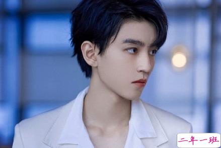 对男朋友撒娇的可爱文案  假装醉倒向你要一个抱抱1