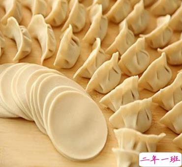 过年在家包饺子的搞笑说说 自己包饺子的幽默心情说说2