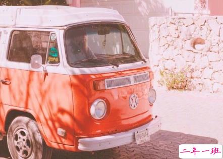 适合日常自拍沙雕的朋友圈文案 美女这么多还好我是其中一个1