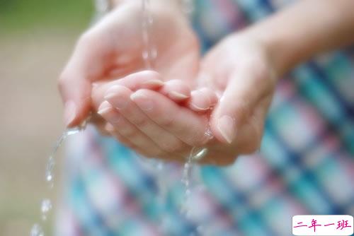 28条经典爱情说说句子 形容美好爱情的说说简短2