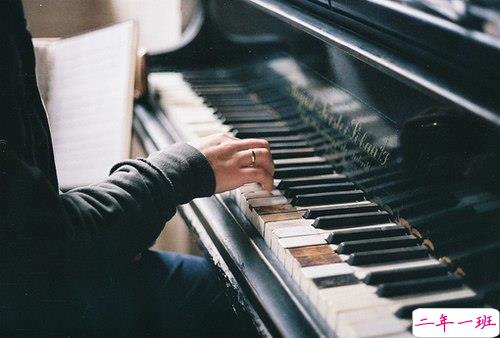 可以发朋友圈的关于他不爱我的单相思伤感说说1