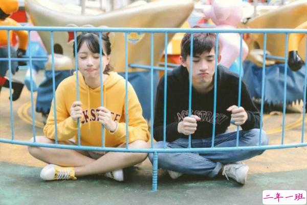 恋爱中的情侣可以发空间的甜蜜情侣说说1