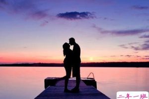 QQ经典爱情说说：只在点烟时低头，只对爱的人温柔