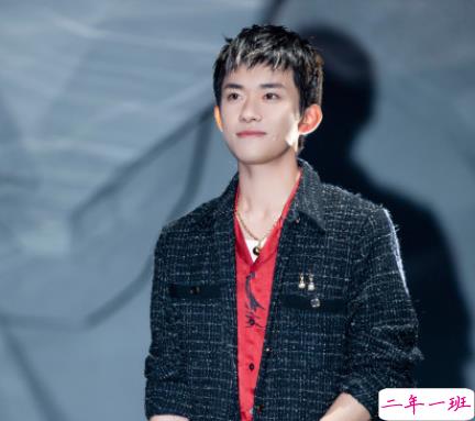 易烊千玺专属生日快乐文案  祝易烊千玺20岁生日快乐2