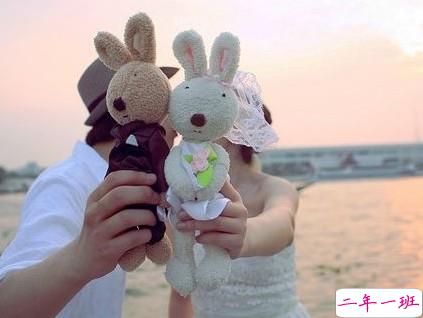 爱情说说短语：你的一句我陪你，胜过千言万语