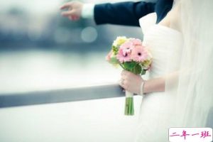 有诗意的话：注定会有某个人，让我们不得不爱