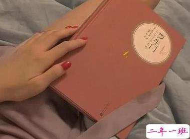 抖音女生说说简短霸气 世界乏味除了你2