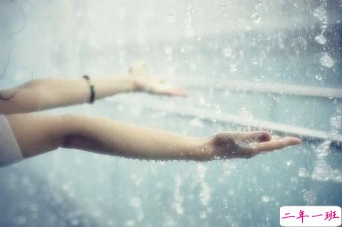 给女孩发的日常朋友圈经典说说 道理都懂就是过不好的经典说说2