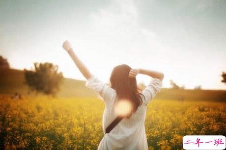 最经典爱情说说心情短语2018 有人值得爱很幸福的说说1