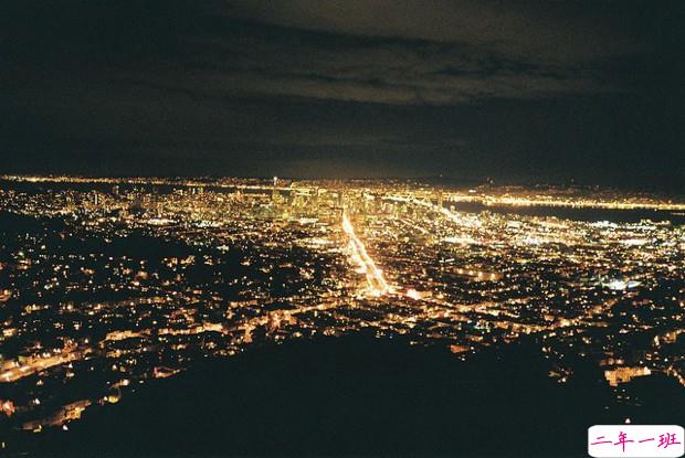  一个人感到心酸时适合发的内涵精辟说说 谢谢你来梦里看我好久不见了1