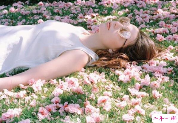 关于现实生活的经典说说有些心酸 过去的终究是已经过去了2