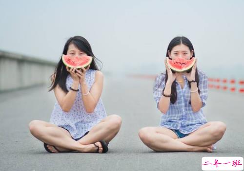 关于闺蜜友情好朋友的说说 我们一个像夏天一个像秋天1