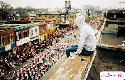 有一点闹情绪的经典说说：做自己想做的事，爱自己想爱的人2