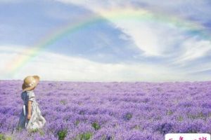 很火很赞的空间说说：没有什么坎是过不去的，何况我的腿还那么长