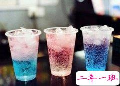 2015经典说说心情短语：冰块握久了，就连泼杯凉水都会觉得温暖