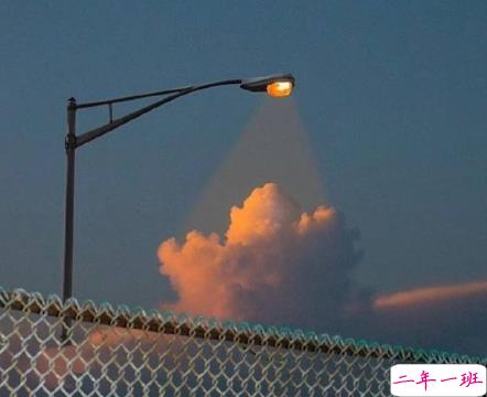 特别丧的句子心酸语录 失眠的人连做噩梦的资格都没有2