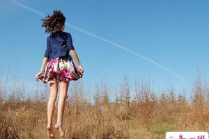 00后空间说说：我生气的时候不要逗我笑，这样一点都不酷