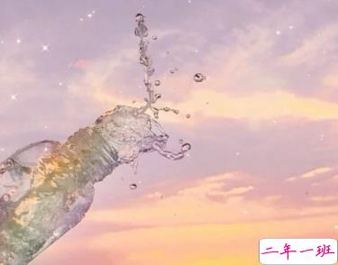 女生说说内心忧伤憋屈 心酸像酒故事讲完了开始上头1