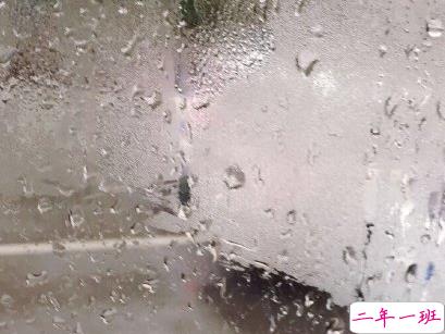 下雨天说说伤感迷茫句子 哀伤就像一阵又一阵的雷雨2