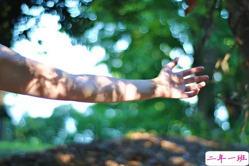 一个人过新年的伤感说说 心里不是滋味难过的说说句子1