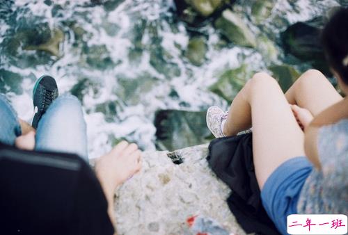 委屈和心里憋屈的说说 对一个人不值得的说说大全1