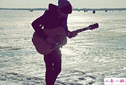 内心煎熬的伤感说说带图片 始终无法忘记他的虐心说说12