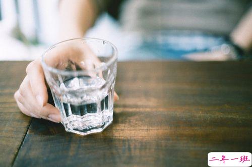 感情中让人很难过的伤感说说 用心的感情都像没有后路的悬崖1