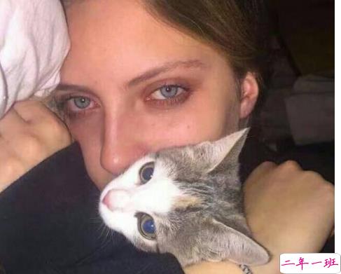 喜欢一个人到放弃的伤感说说 我很想联系你就是缺个身份1