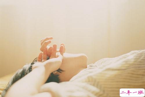 一瞬间击中你内心的伤感难过句子 有些人一见如故再见陌路2