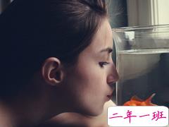 忧伤的说说感悟很深 谎话说给耳朵听却让眼泪动容