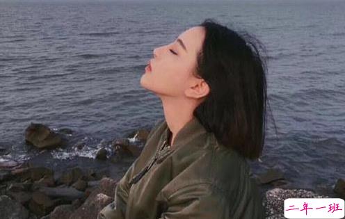 一个人孤独伤感的说说醉酒：后来熬夜成瘾，也习惯无人关心2