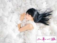 伤感个性说说：你身边人多我就远离，懒得抢，更没力气吃醋