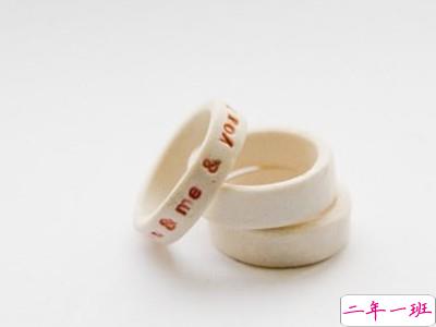 心酸的说说：说好的一生一世，到头来变成一死一伤，死了心伤了情