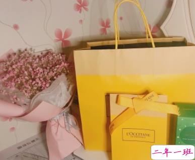 发朋友圈晒礼物的短句 低调晒礼物心情说说2