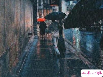 下雨天的说说心情感悟 下雨天心情低落的悲伤句子1