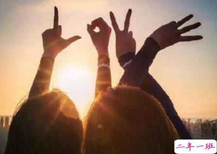 和闺蜜一起旅游拍照的说说 2019发朋友圈艾特闺蜜的说说2