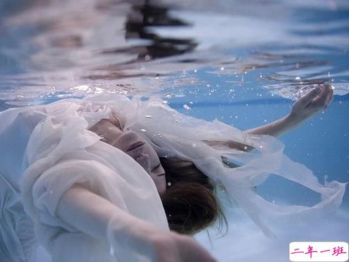 下雨天不自觉心情不好的心情说说 适合下雨天一个人发的心情说说大全1