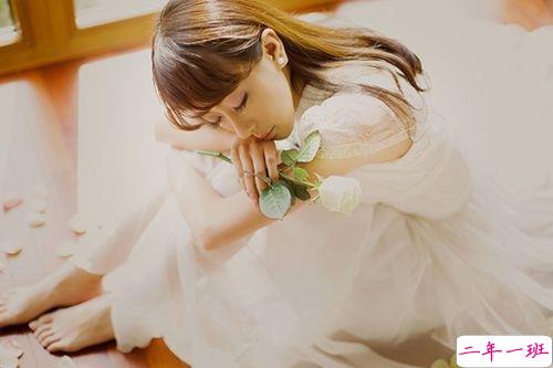 有些伤感的爱情说说看完想哭 一个人忍不住想哭的心情说说1