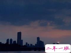 下雨天的心情说说  没错是因为我先动情因为我先投入。