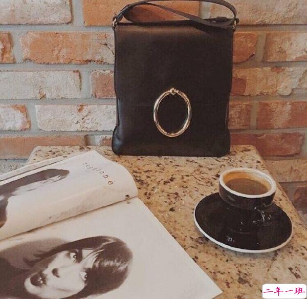 一瞬间对一个人感到心累不想再继续的伤感心情说说1