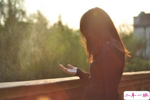 爱一个人爱到心累到想放弃的句子 我会冷暖自知更会好自为之1