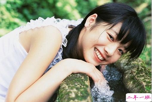 文字控那些温柔了整个年少青春的小清新句子 世中逢尔雨中逢花1