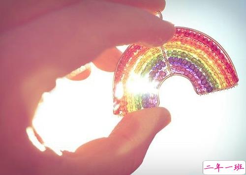 表达自己心情的说说：难过了就捂捂心脏，然后继续开怀大笑3