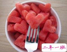 QQ空间心情说说：回忆太痛，只因相遇太美